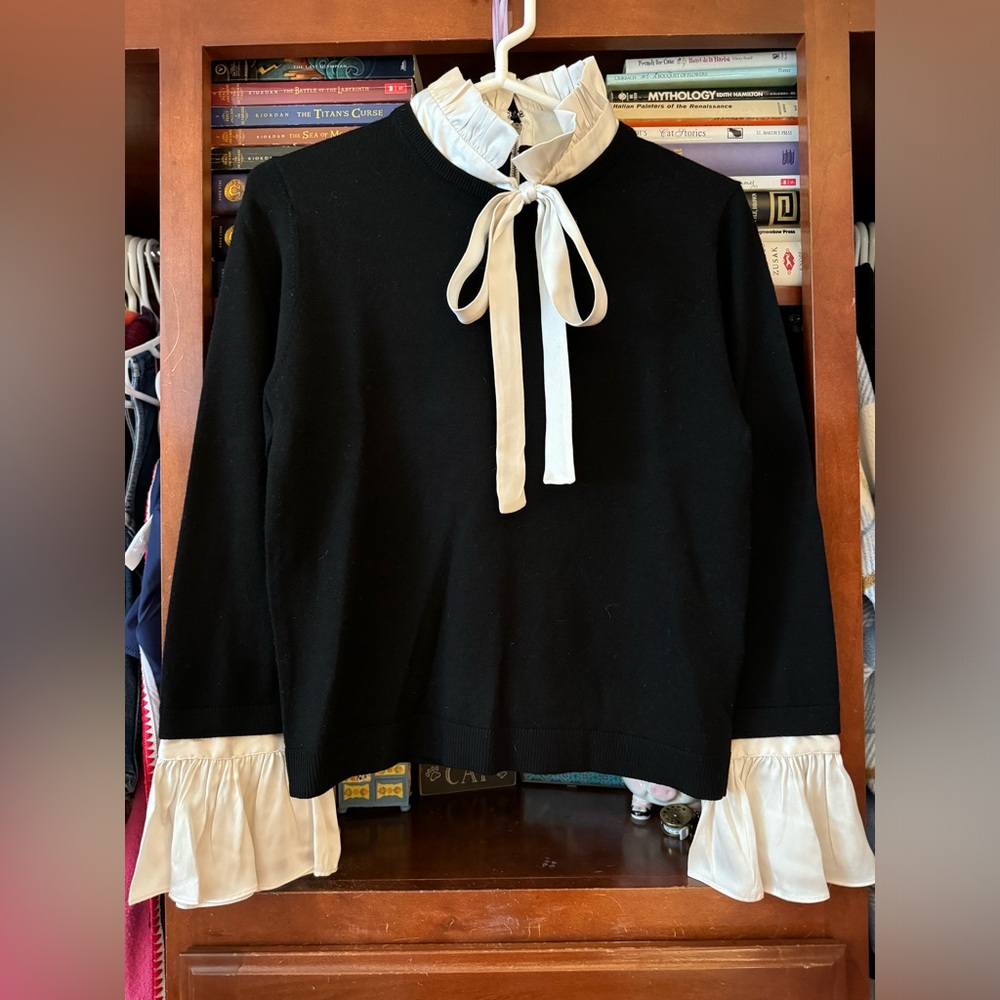Alice + Olivia women’s wool and silk sweater. Size L. Runs Small.